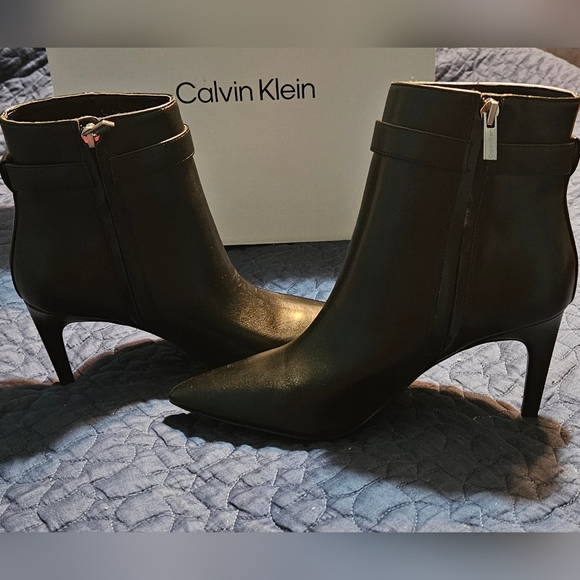 Calvin Klein size 7 boots with a 3 inch heel. Brand new in the box - Picture 5 of 6